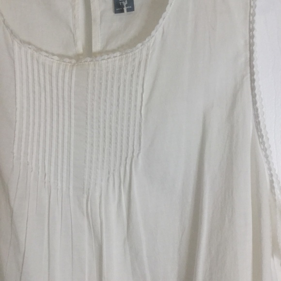 Old Navy white sun and beach top - Picture 6 of 7